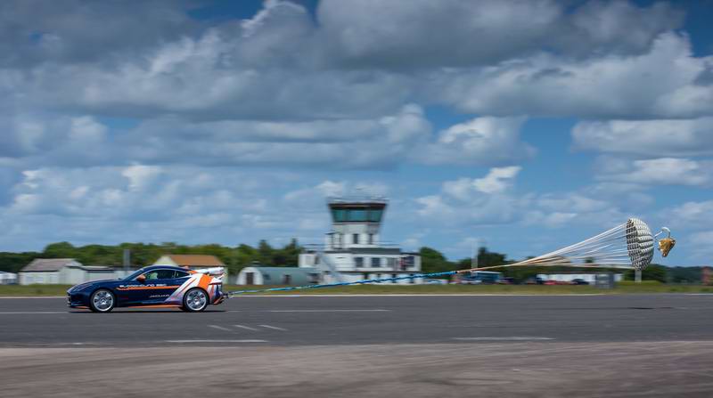 Jaguar_Bloodhound_Parachute_Test_Image_120615_01.jpg