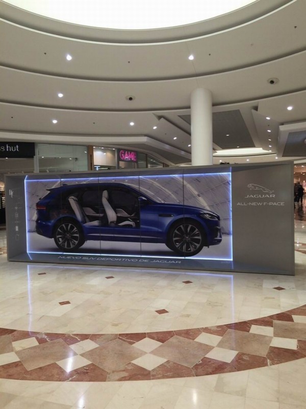 Jaguar F-PACE_Lenticular_Asset3.JPG