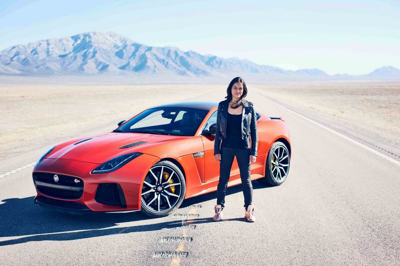 JAGUAR_F-TYPE_SVR_200MPH_HERO_02.jpg