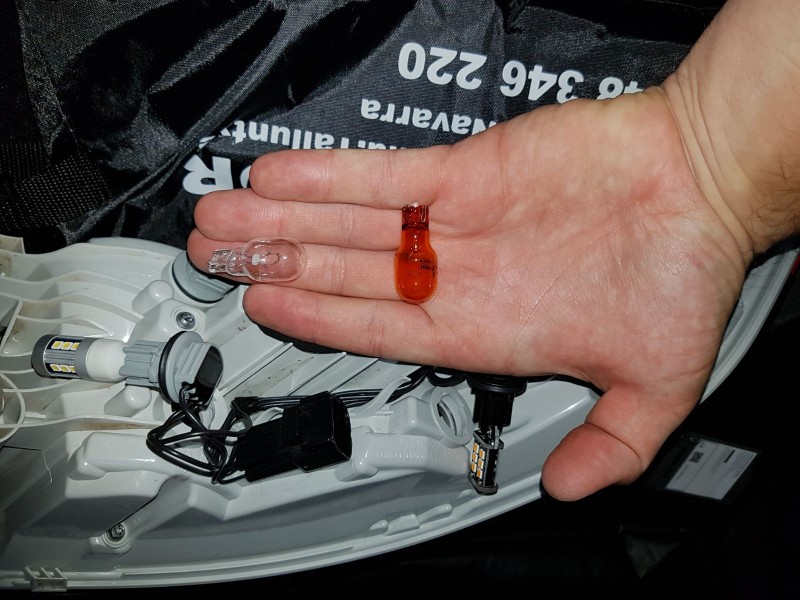 IMG-20170629-WA0011.jpg (252.67 KiB) Visto 34998 veces Foto 13. Sustitución marcha atrás e intermitente trasero.