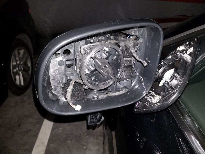 IMG-20170629-WA0070.jpg (253.18 KiB) Visto 34565 veces Foto 16. Espejo retrovisor desmontado.