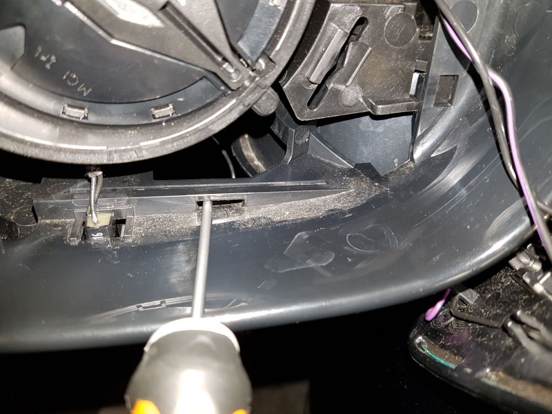 IMG-20170629-WA0068.jpg (244.35 KiB) Visto 36581 veces Foto 17. Pestaña desmontaje plafón espejo.