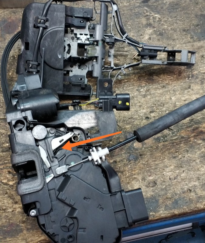 IMG_20181108_155708.jpg (1.39 MiB) Visto 23467 veces Aquí parece que está el fallo, la pieza blanca no acaba de girar del todo.