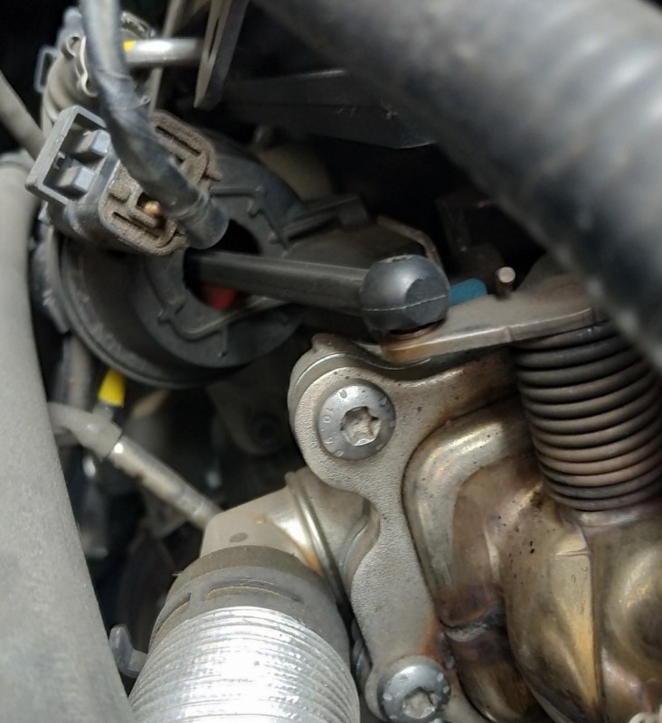 IMG_20190418_150943.jpg (807.07 KiB) Visto 12094 veces aalfonsoes, yo creo que es esto a mí me dio fallo varias veces la activé a mano cuando el motor estaba frío y se me quitó el fallo y de momento no volvió a salir de todas formas si me vuelve a salir la cambiaré no sé dónde se consigue barata en internet o habrá que ir al concesionario ,la verdad es que tenía muchas dudas y ahora lo tengo bastante claro. Muchas gracias