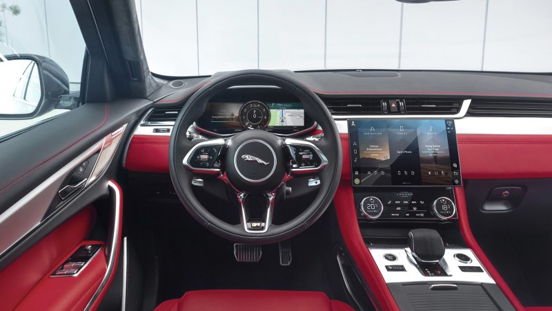 New Jaguar F-Pace facelift-7.jpg